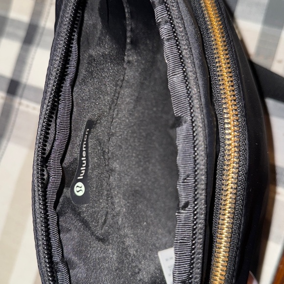 lululemon athletica Black Crossbody Bag - Picture 2 of 3